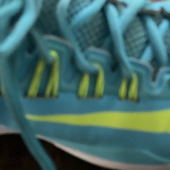 Nike tennis shoes - Picture 7 of 10